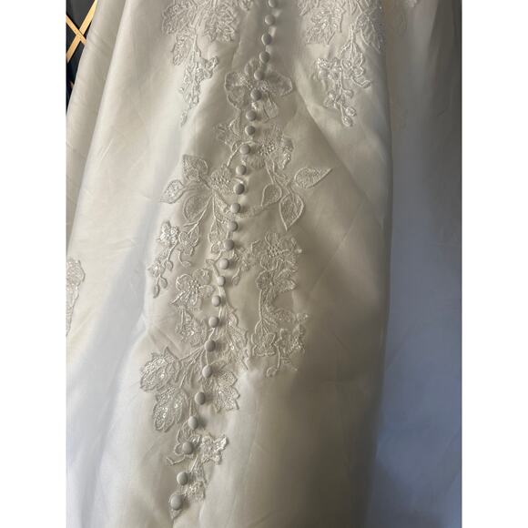 Martina Liana White Wedding Dress - Picture 8 of 16